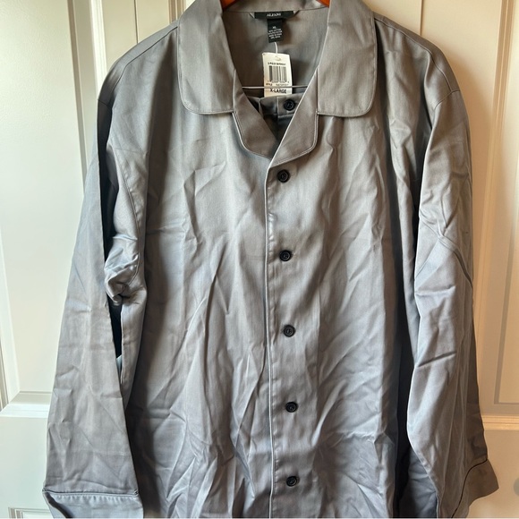 NWT Alfani 2 Piece Pajama Set
Size XL - Picture 2 of 6